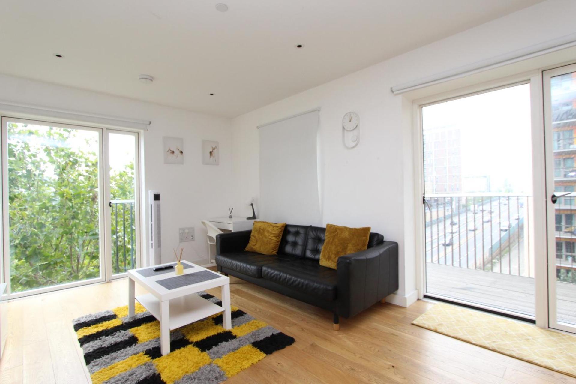 Spacious & Modern 1 Bedroom Close To Station In E16 Лондон Екстериор снимка
