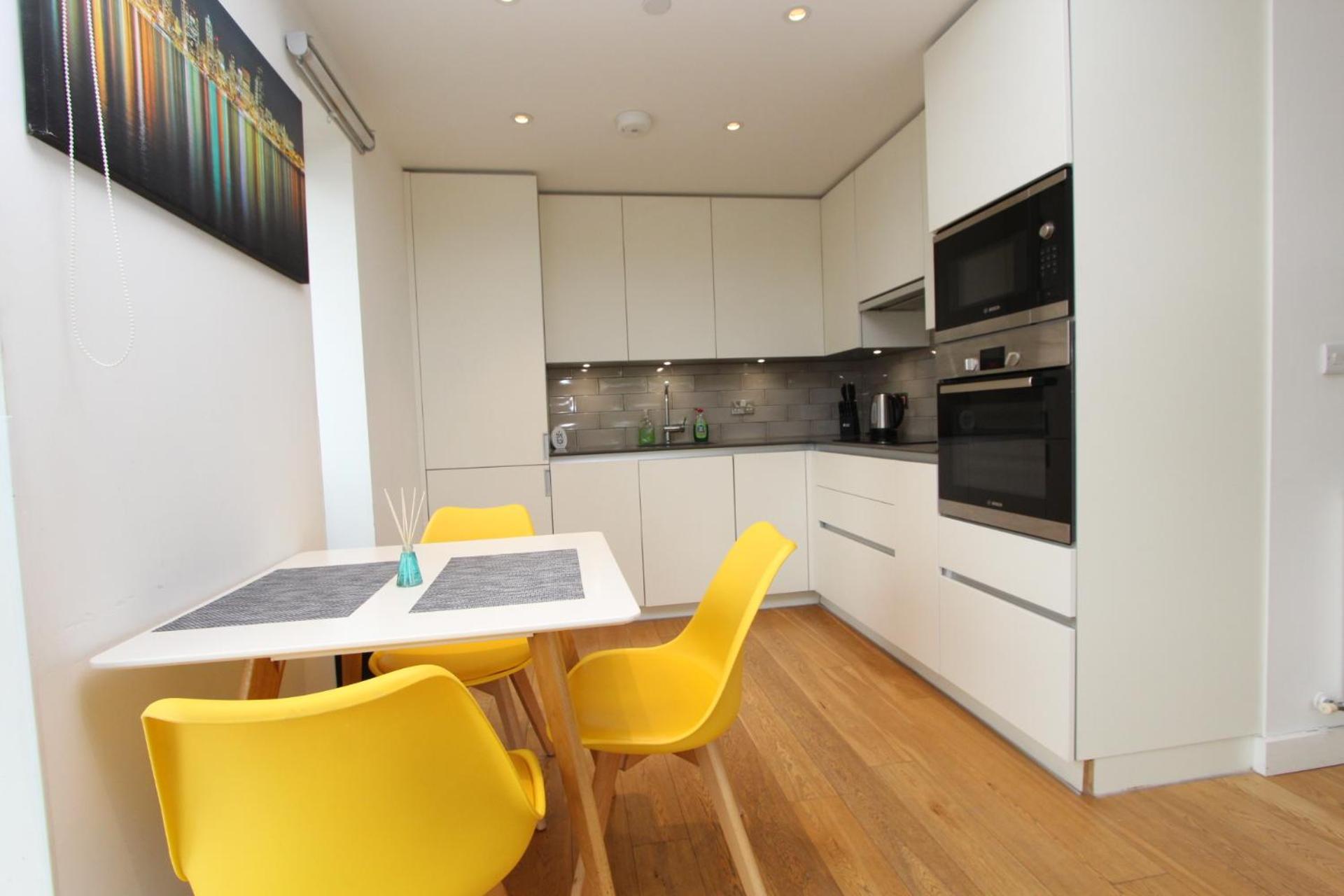 Spacious & Modern 1 Bedroom Close To Station In E16 Лондон Екстериор снимка